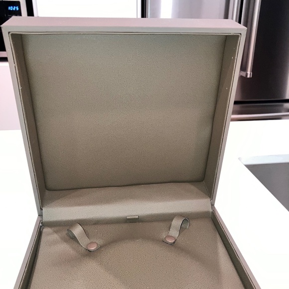 Birks necklace presentation box - Picture 3 of 4